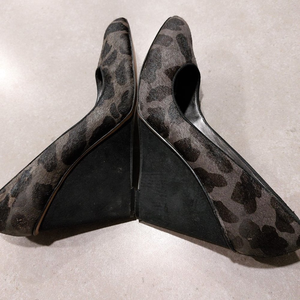 NINE WEST Women's Leopard Calf Hair Print Wedge - Grey & Black - Size 8M - Picture 4 of 11